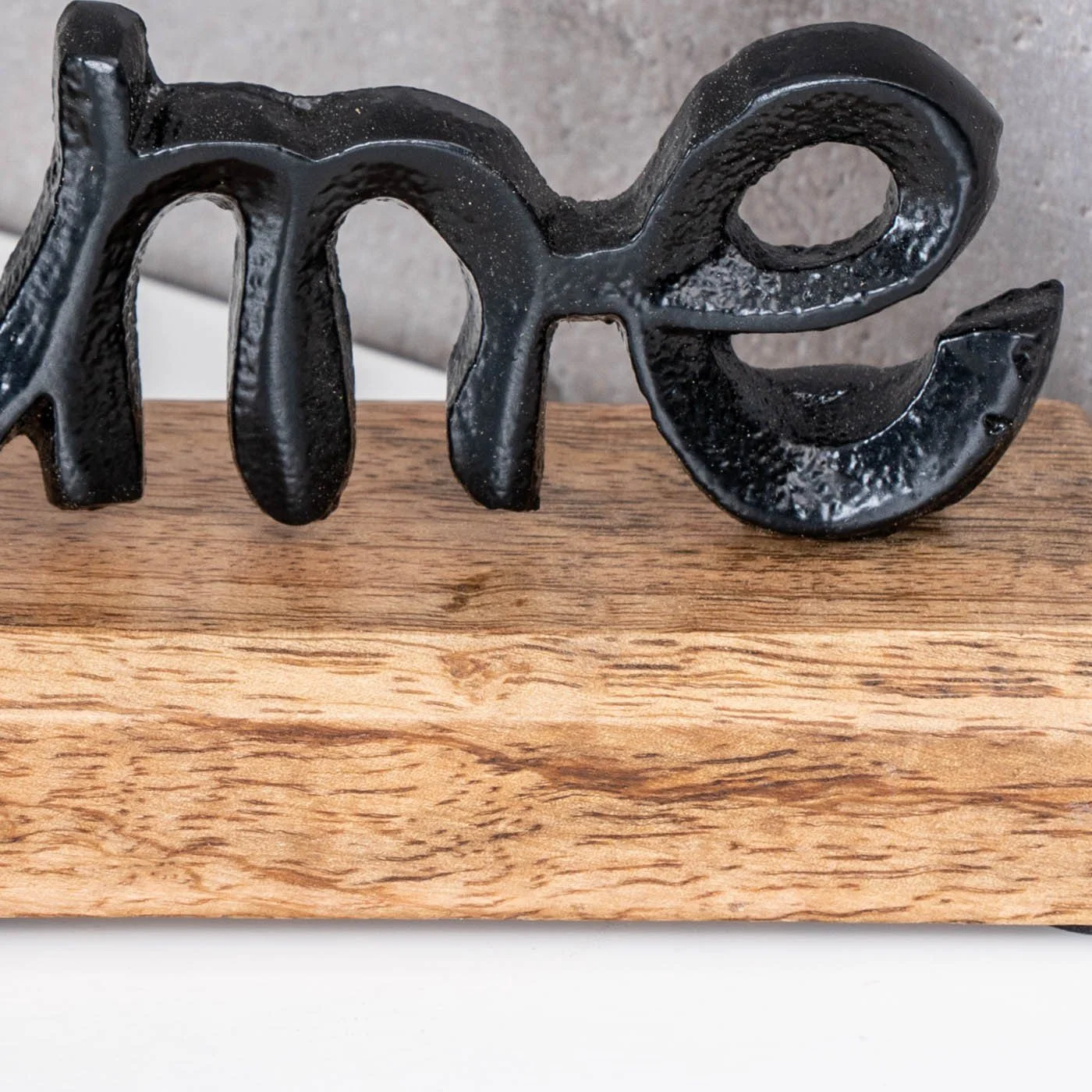 Deko-Schriftzug „Home“ – Metall & Mangoholz, 18 × 11 × 5 cm